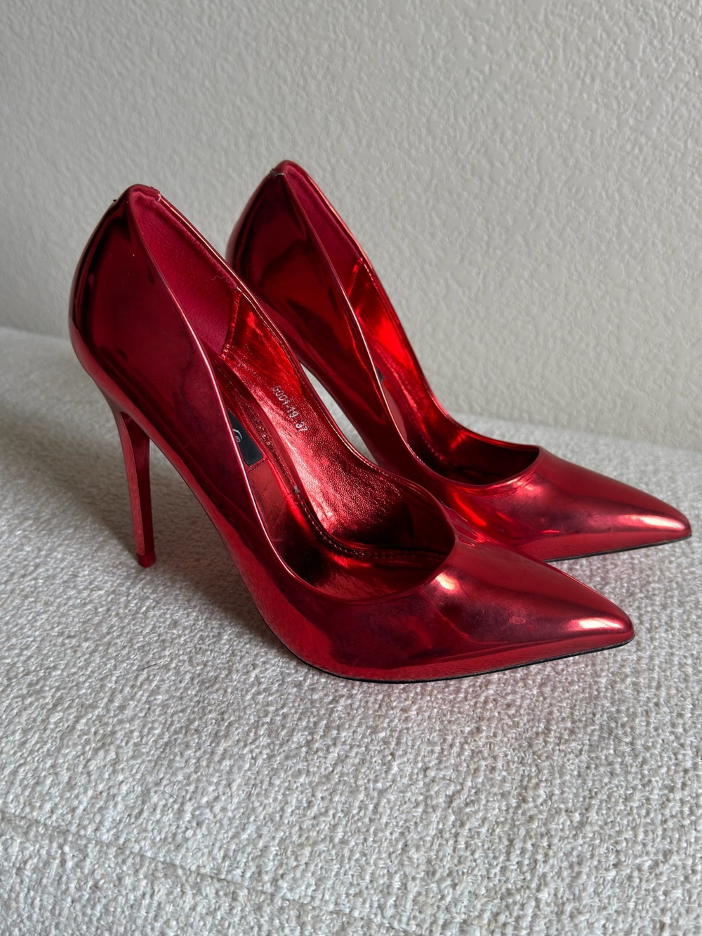 Women’s Metallic Red Pointed-Toe Stiletto Pumps size 37